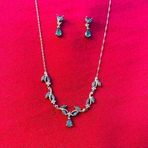 Elegant emerald & diamond jewelry set in solid 10k gold!